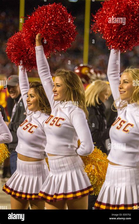 Usc cheerleaders hi-res stock photography and images - Alamy