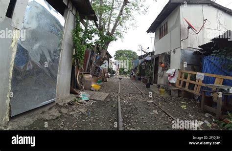 THAILAND : KHLONG TOEI SLUM Stock Video Footage - Alamy