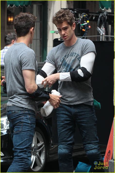 Andrew Garfield Dons Elbow Pads for 'Spider-Man 2' Stunts | Photo 565220 - Photo Gallery | Just ...