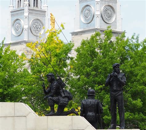 man statue photo – Free Ottawa Image on Unsplash