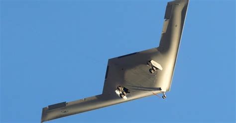 The Air Power’s new B-21 Raider stealth bomber makes its first flight over Palmdale – Dofale