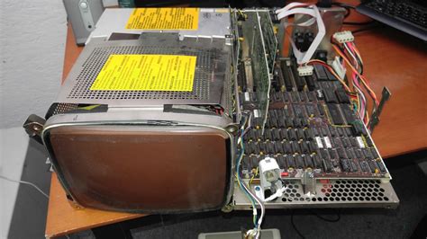 Vintage Computing: IBM Portable Personal Computer 5155: Swapping out disc drives and case
