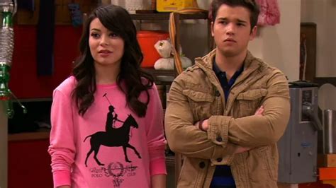 Wildfox Horse Sweater in Pink worn by Carly Shay (Miranda Cosgrove) in ...