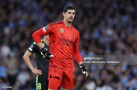 Thibaut Courtois Match Worn Real Madrid Goal Keeper Gloves 2022 - 2023 ...