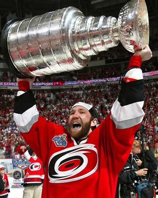 ERIK COLE Hoist Stanley Cup 8x10 Photo CAROLINA HURRICANES 2006 CHAMPIONS | eBay