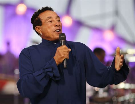 Motown star Smokey Robinson receives prestigious award - CBS News