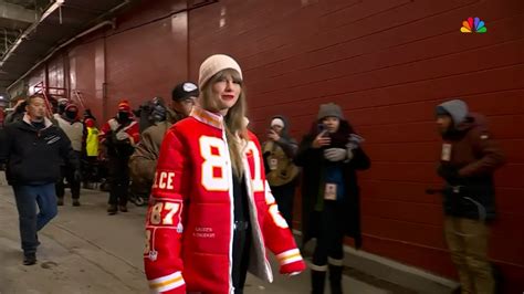 Taylor Swift wears Kristin Juszczyk-made Travis Kelce jacket to Chiefs game – NBC Sports Bay ...