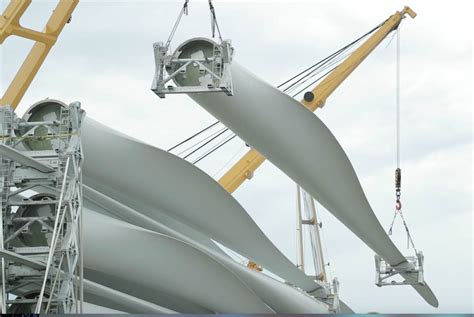 “Largest ever” turbine blades en route to Australia’s largest wind farm ...