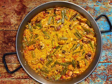 Authentic paella does not contain fish, chorizo or peas, say Valencian cooks | The Independent