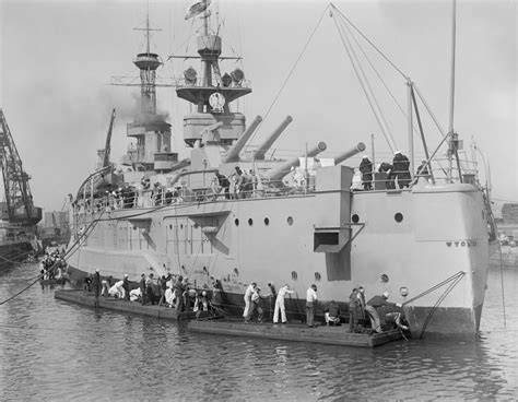 USS WYOMING BB-32 Crew on painting duty in port/dock location and date unknown. in 2020 | Us ...