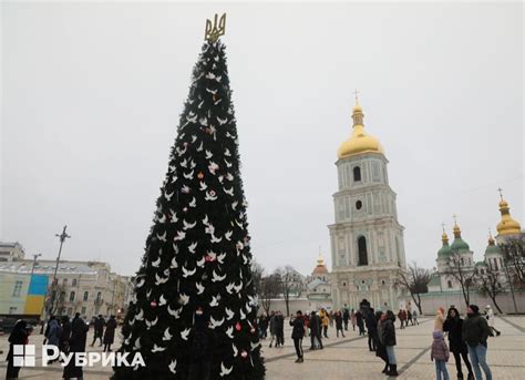 Invincible Christmas trees: how Ukrainian cities prepare for holidays ...