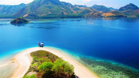 Pesona Pulau Sangihe, Ada Gunung Berapi di Bawah Laut - Media Informasi & Bisnis