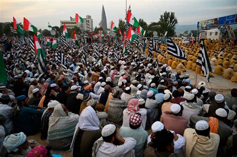 Pakistan’s anti-government protests put Khan in a bind | Middle East Institute