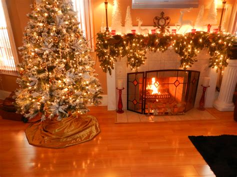 Christmas Tree & Fireplace mantel 2013 | Christmas tree and fireplace ...