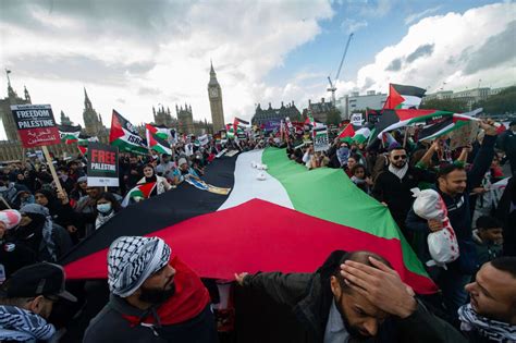 Pro-Palestine Protester Pounds German Man's Door Over Israeli Flag ...