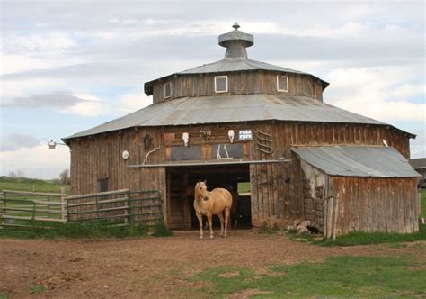 10 Unique Round Barns | Successful Farming