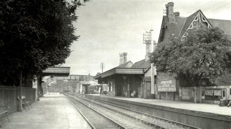 Stonehouse railway station reopening backed by council - BBC News