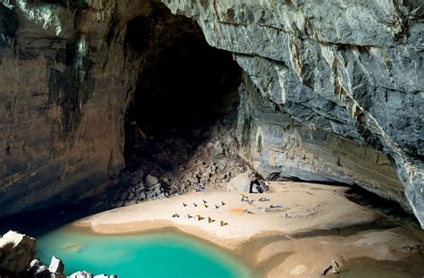 Praia para acampar dentro da terceira maior caverna do mundo – Matéria Incógnita