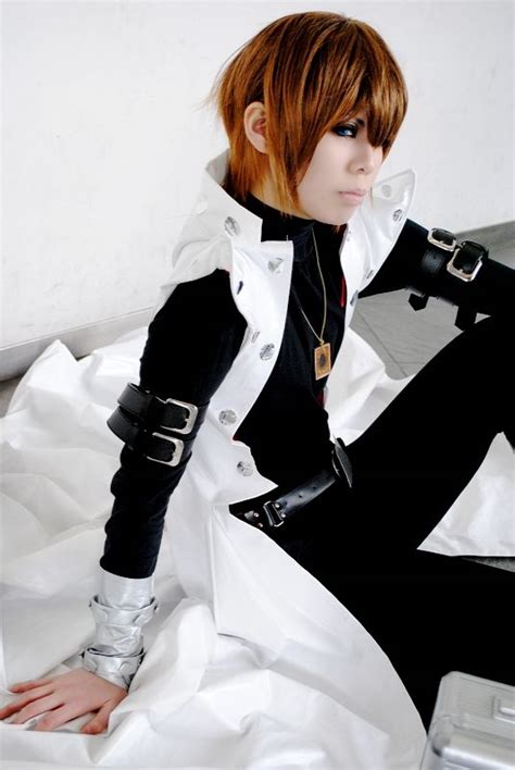 Yu-Gi-Oh Cosplay Seto Kaiba This looks just like him! It's amazing ...