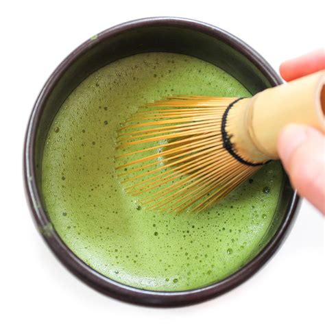 How to Whisk a Bowl of Matcha (Video!) - The Garden Grazer