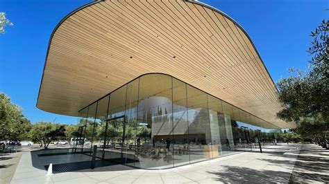 What is the Apple Store at Apple's headquarters like? | Apple Park ...