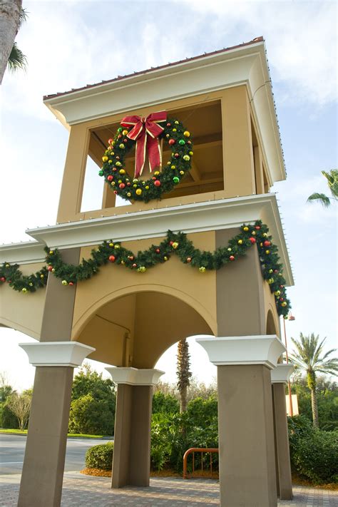 Large Outdoor Commercial Christmas Wreaths