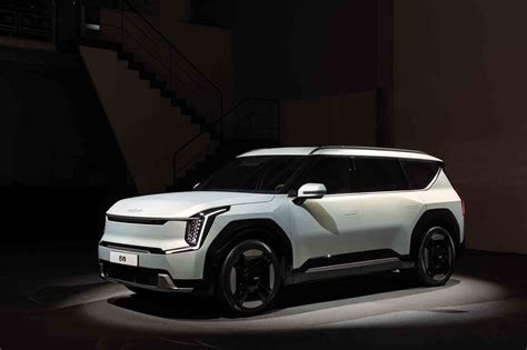 2024 Kia EV9 3-row electrical SUV squares off with luxurious makes ...