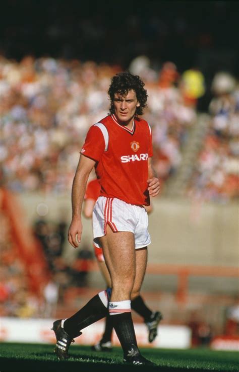 Manchester United legend Mark Hughes missed FA Cup trophy lift in 1985 ...