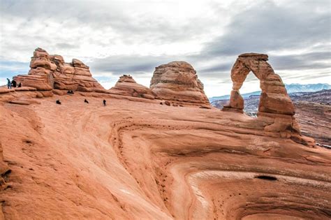 6 Tips for Visiting Delicate Arch in Arches National Park | Earth Trekkers