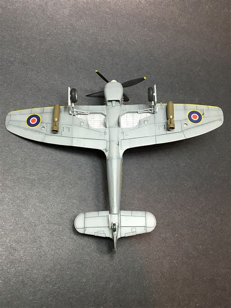 Hawker Typhoon 1B Aircraft -- Plastic Model Airplane Kit -- 1/72 Scale -- #12462 pictures by fosk