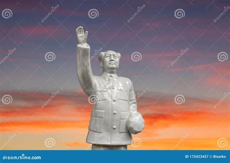 Porcelain Statue of Chairman Mao Stock Image - Image of china, cult ...