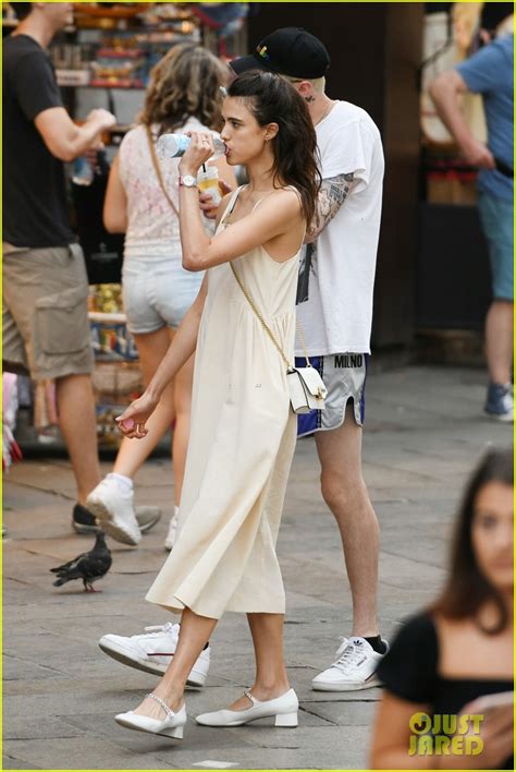 Photo: pete davidson margaret qualley hold hands 12 | Photo 4343960 ...