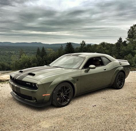 2019 Dodge Challenger SRT Hellcat Redeye in F8 Green with dual stripes | Dodge challenger srt ...