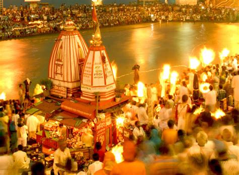 Holiday Destinations India: The Aarti time at sacred Ganga, Haridwar!