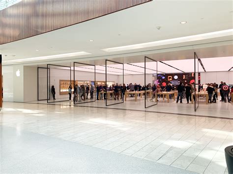 Gallery: Natick Mall Apple Store reopens with updated design - 9to5Mac