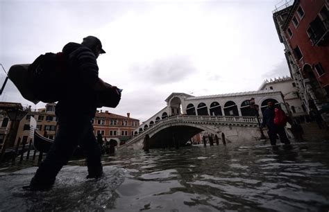 Venice fears exodus of residents after latest flood