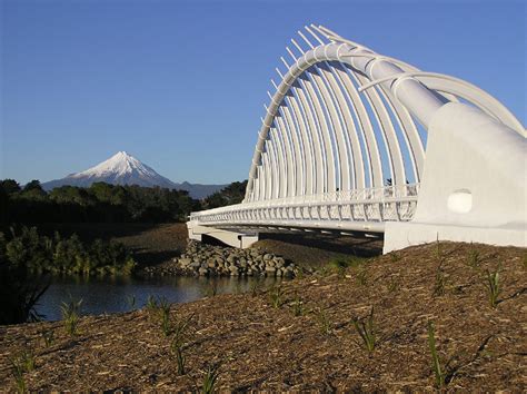 Te Rewa Rewa Bridge 1