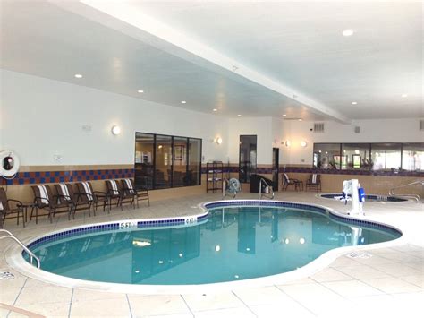 HOLIDAY INN EXPRESS & SUITES BRIDGEPORT $94 ($̶1̶1̶1̶) - Updated 2020 Prices & Hotel Reviews ...