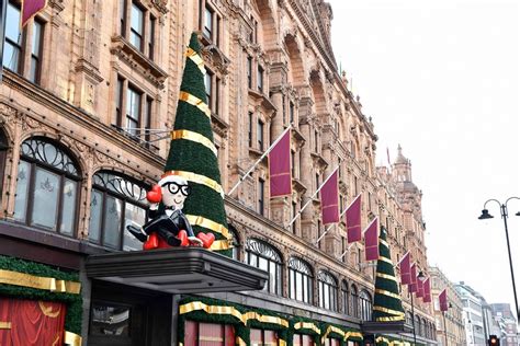 The Best Christmas Window Displays in London This Year – Daily Design News