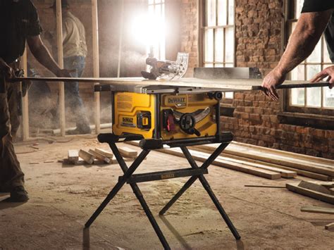 DeWALT Unveils First Backwards Compatible FLEXVOLT™ Battery System ...