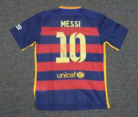 √ Lionel Messi Signed Jersey