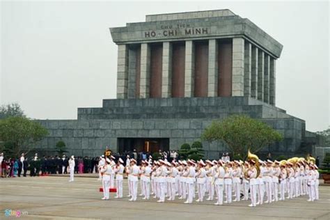 Viếng lăng Bác Hồ – Lăng Chủ tịch Hồ Chí Minh Và Những Điều Cần Lưu Ý – Viking VietNam