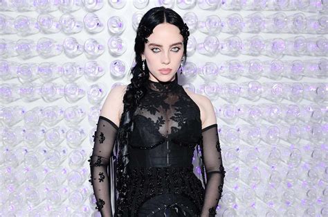 Billie Eilish trägt Simone Rocha bei der Met Gala 2023