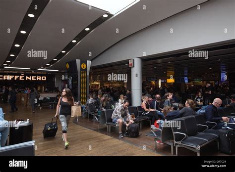 Heathrow terminal 3 lounge hi-res stock photography and images - Alamy