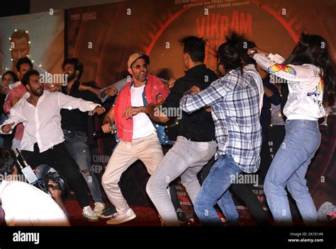 Hrithik Roshan Dance