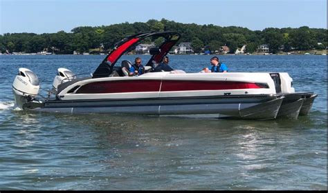 Manitou Pontoons 27 X-Plode - Suzuki Marine USA, LLC