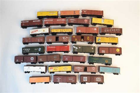 Large lot of HO Scale Train Cars