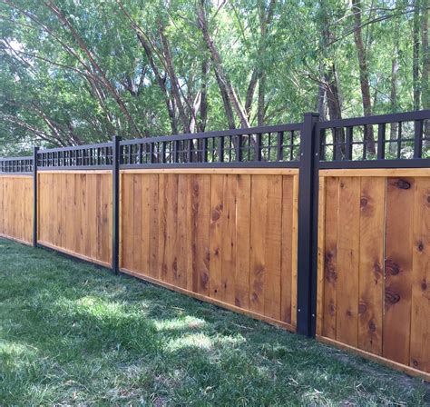 Transform Your Backyard With These Creative Privacy Fence Ideas – DECOOMO