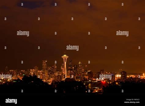 Downtown view with Space Needle at night, Kerry Park, Seattle ...