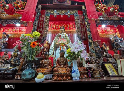 Colourful altar in Tin Hau Temple Complex. Yau Ma Tei, Kowloon, Hong Kong Stock Photo - Alamy